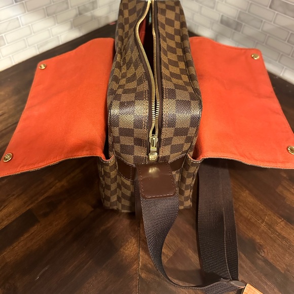 LOUIS VUITTON NAVIGLIO BAG - Picture 2 of 9